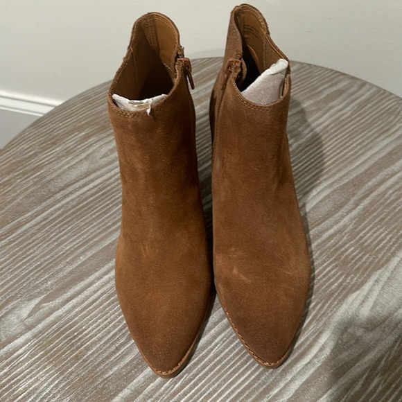 Frye and Co Kaye Chelsea Cognac Boots Sz 8.5M New - Picture 1 of 8